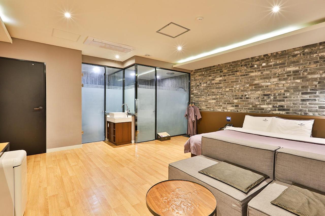 Brown Dot Hotel Jeonggwan ปูซาน ภายนอก รูปภาพ